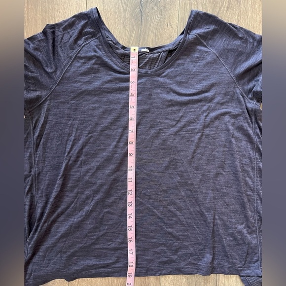 Lululemon Short Sleeve Tee Heathered black/blue - Picture 6 of 8